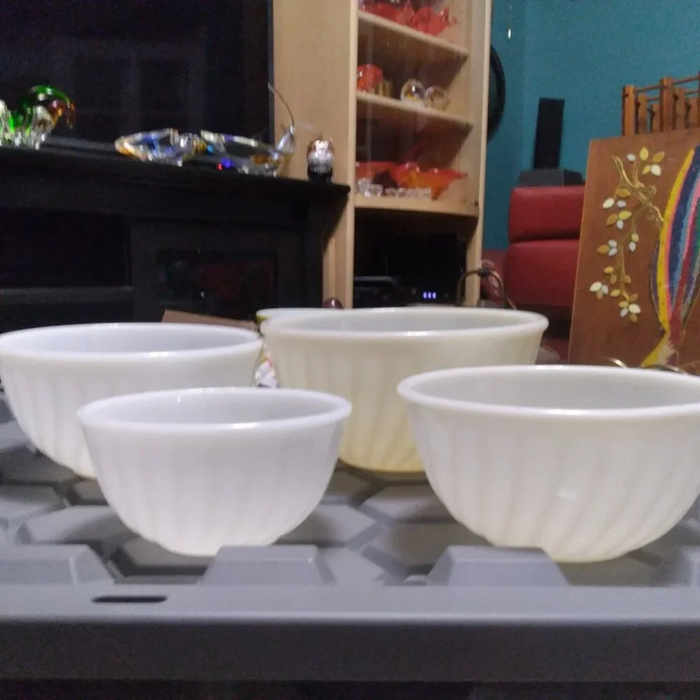 Vintage Fire King White Swirl 4-pc. Mixing Bowl Set 6",7",8",9" Cream & White - Picture 2 of 7